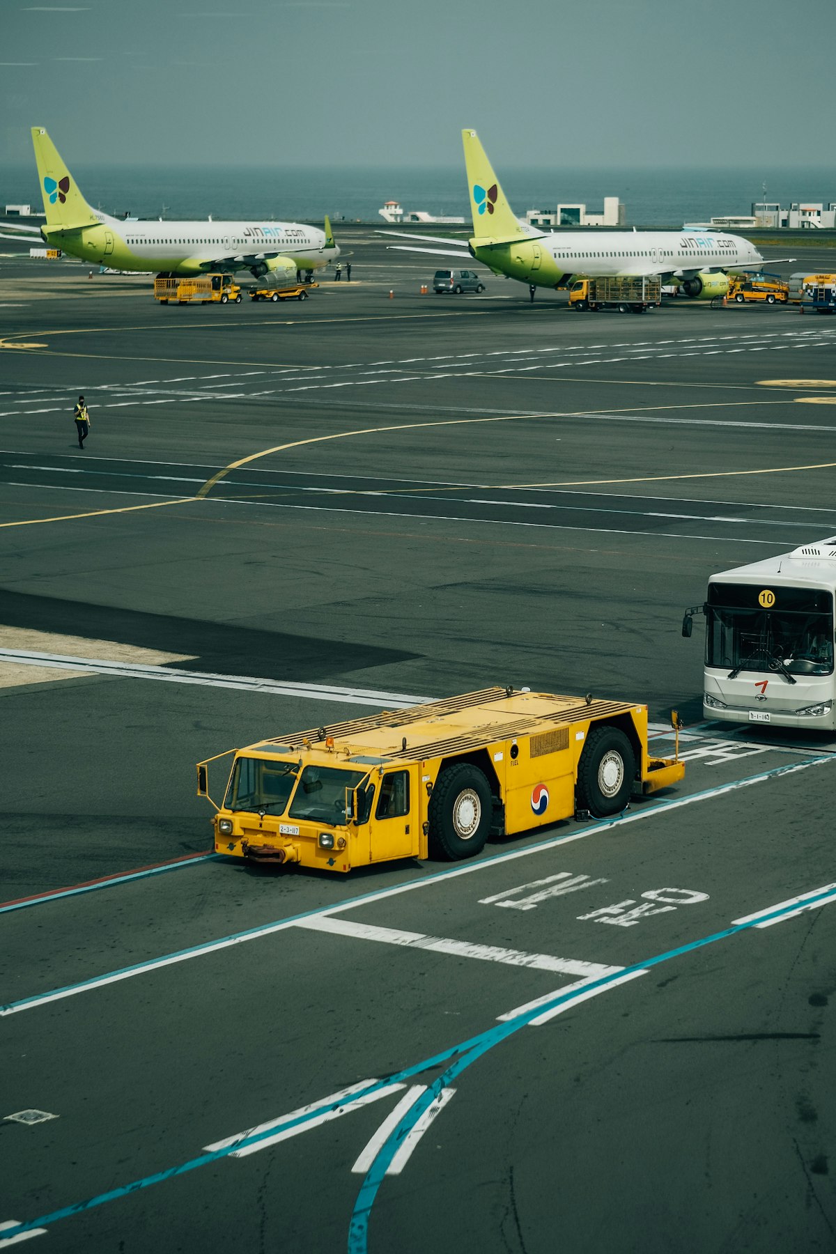 Ground support equipment di apron