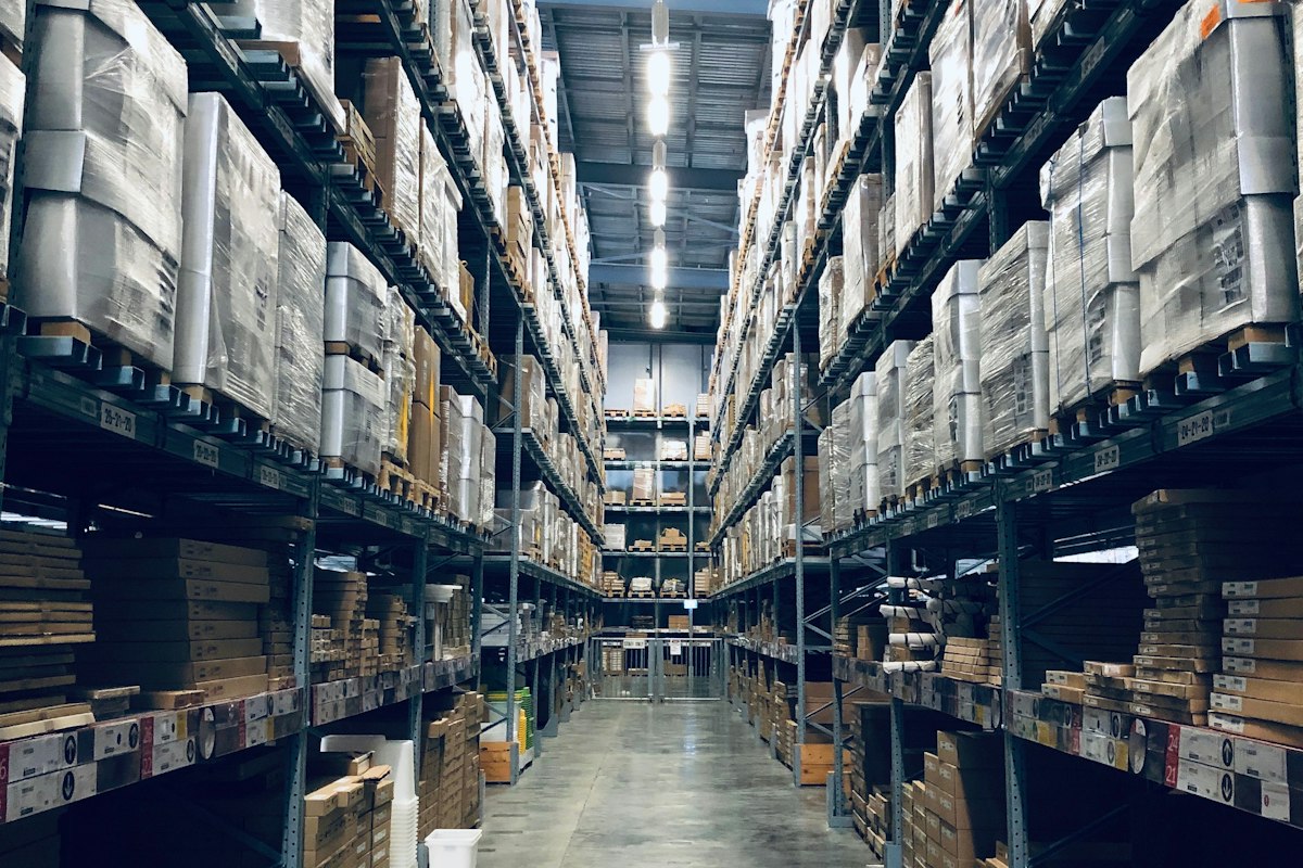 Rak pallet gudang logistik